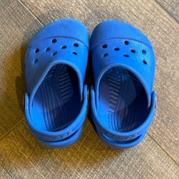Toddler, Blue Crocs. Size 5/6 C. - Picture 4 of 4